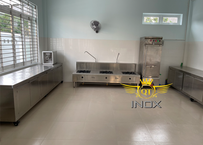 Cong-trinh-lap-dat-moi-bep-inox-cho-truong-mam-non-tai-TP-Vung-Tau