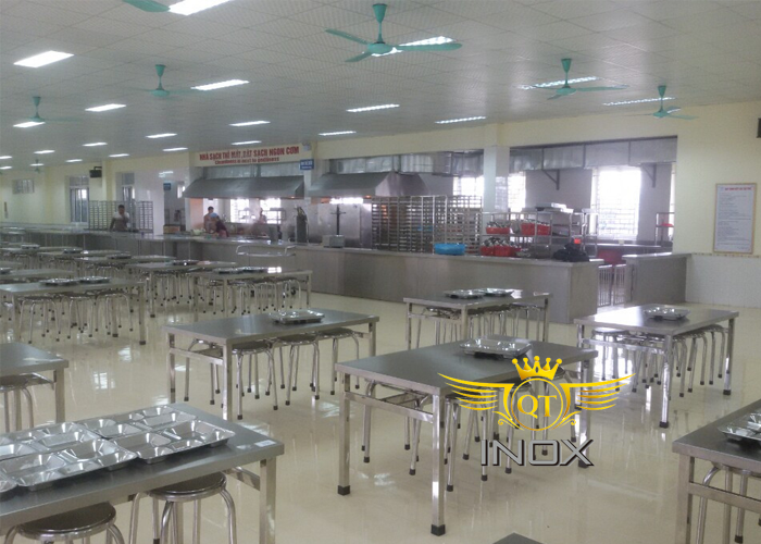Cong-trinh-cung-cap-he-thong-ban-an--bep-bang-inox-tai-tram-dung-chan-Thanh-Son