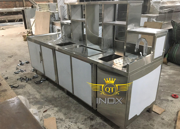 Cong-trinh-bon-rua-va-ke-inox-tai-Quan-cafe-em-va-toi-quan-7