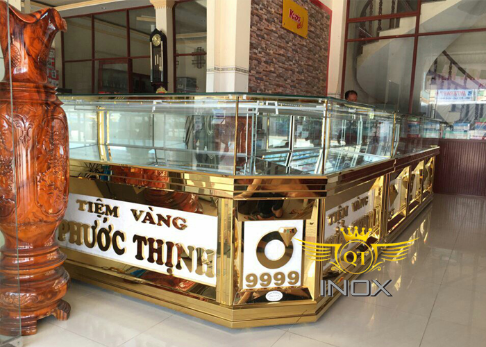 Lap-dat-quay-inox-tiem-vang-Phuoc-Thinh
